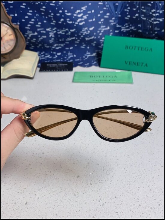 Bottega Veneta Black Cat Eye Gold Knot Tan Lens Sunnies main image 4